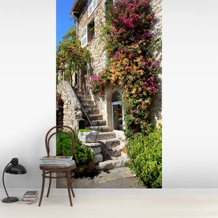 Фотообои Дом из каменной кладки, обвитый цветами, арт. 44165, пример фотообоев на стене
