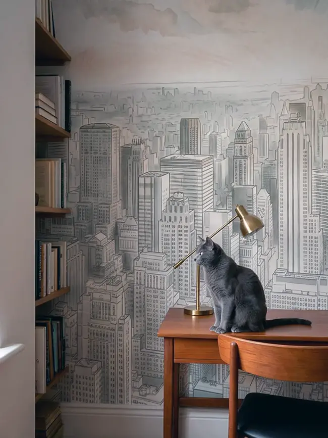 фотообои "Мегаполис гибрид" арт:45476 с графичным городским пейзажем в рабочем уголке с письменным столом и котом